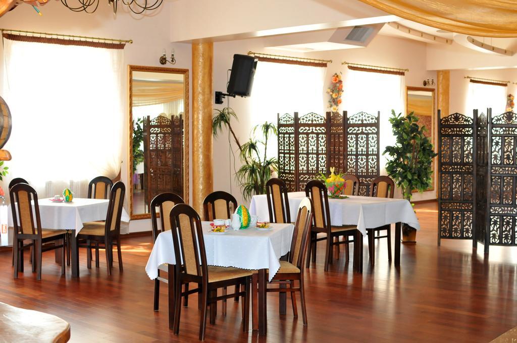 Hotel Restauracja Lorenzo Stopnica 외부 사진