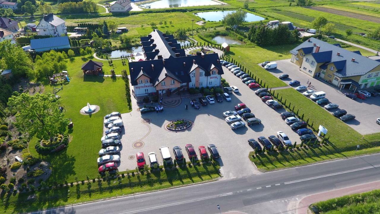 Hotel Restauracja Lorenzo Stopnica 외부 사진