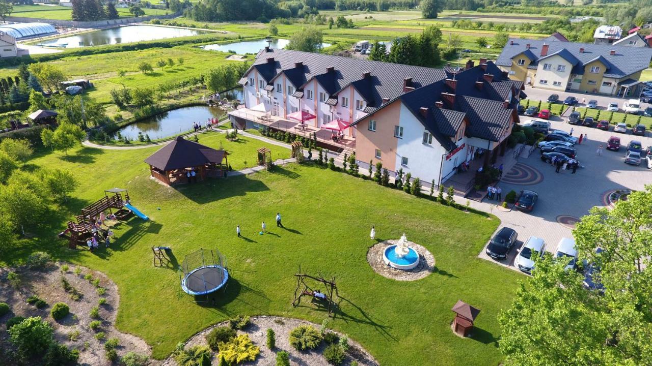 Hotel Restauracja Lorenzo Stopnica 외부 사진